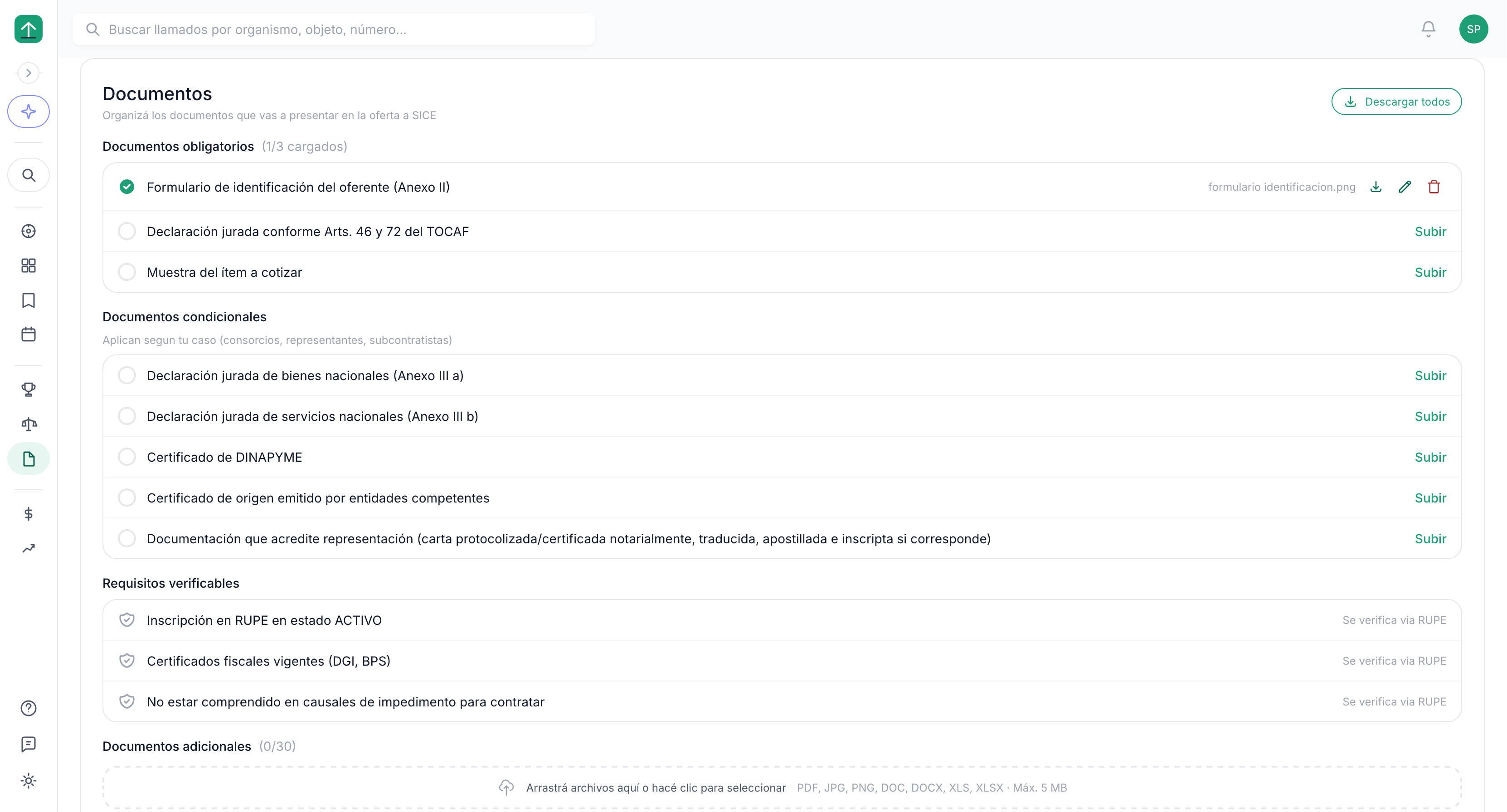 Checklist automática de documentos requeridos extraída del pliego por IA